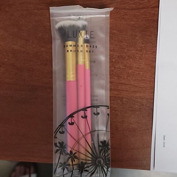 LUXIE Summer Daze 3 Piece Brush Set - Picture 2 of 4